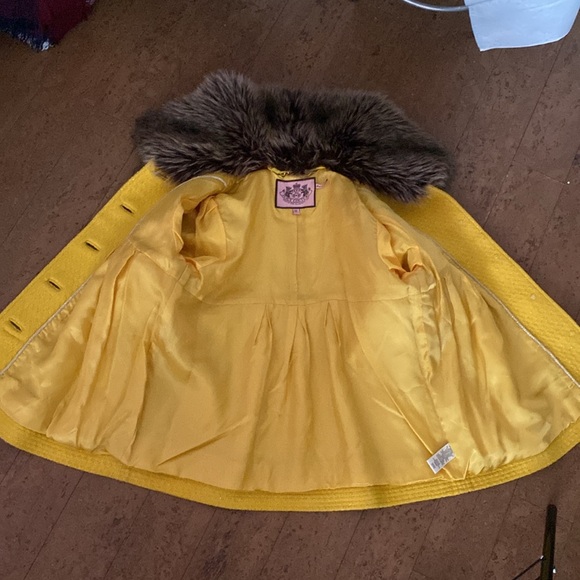 RARE!! Juicy Couture canary yellow 98% wool, detachable faux fur, button down M - Picture 17 of 17